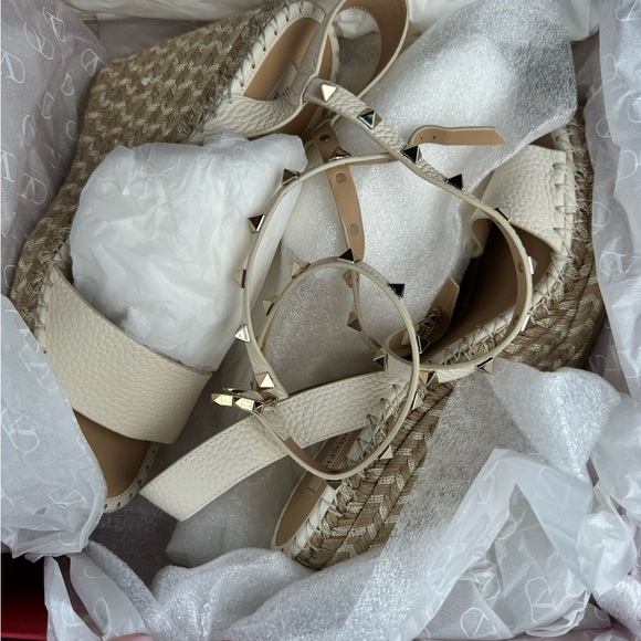 Valentino Garavani Wedge - white leather with metallic threads iconic Rockstuds - Picture 4 of 7